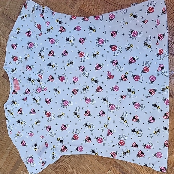 Scrub Top 4 Piece Lot of Colorful Patterned Short Sleeve Size XL - Picture 3 of 5